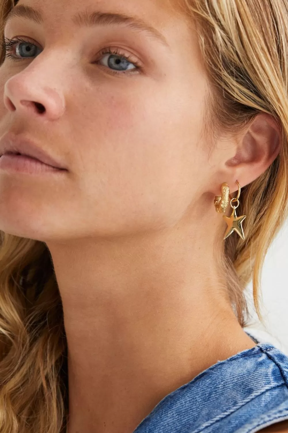 Dames Anna Nina Sieraden>Anna+Nina Gold Plated Love City Hoop Oorbellen