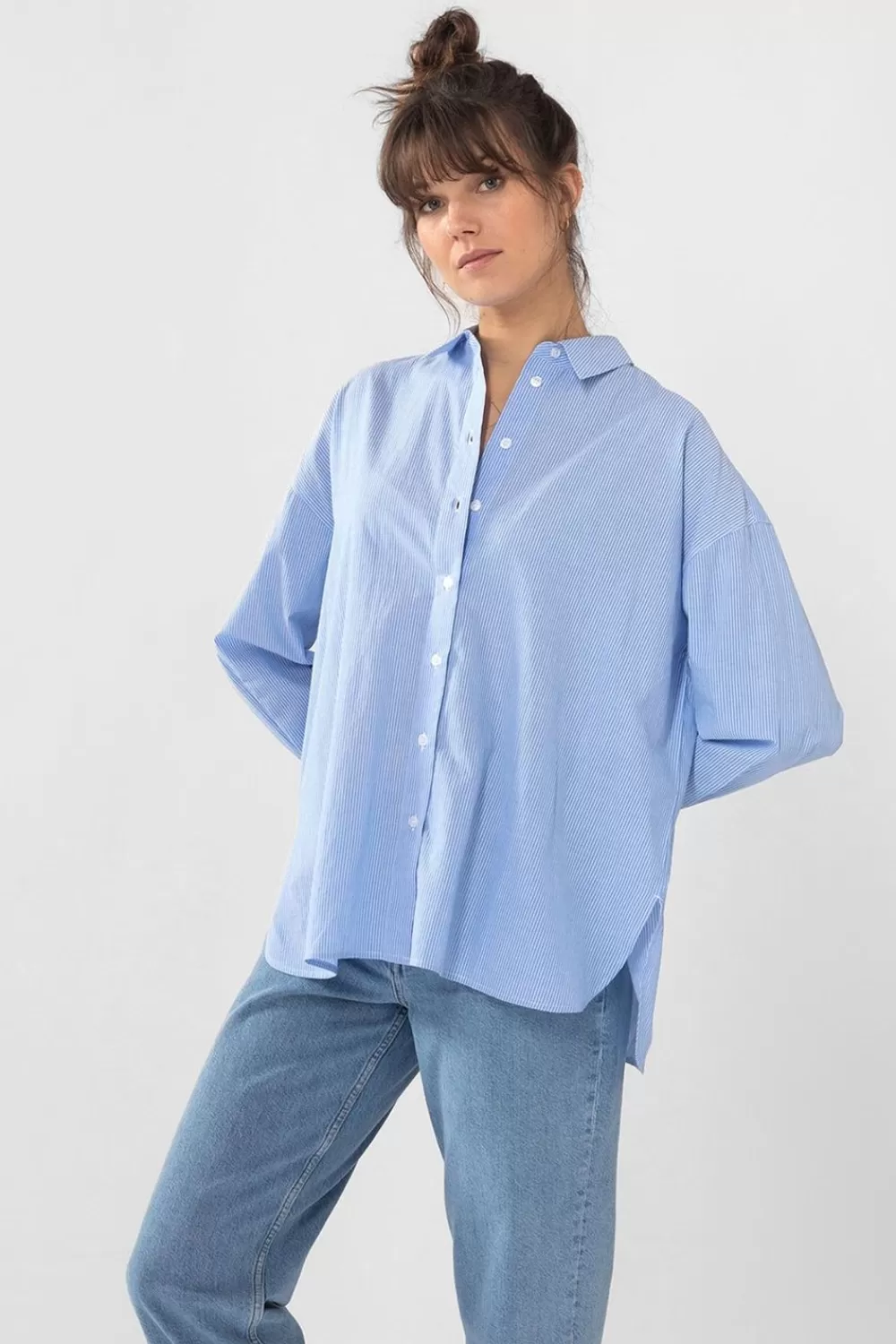Dames Sissy-Boy Blouses>Lichtblauwe Gestreepte Oversized Blouse