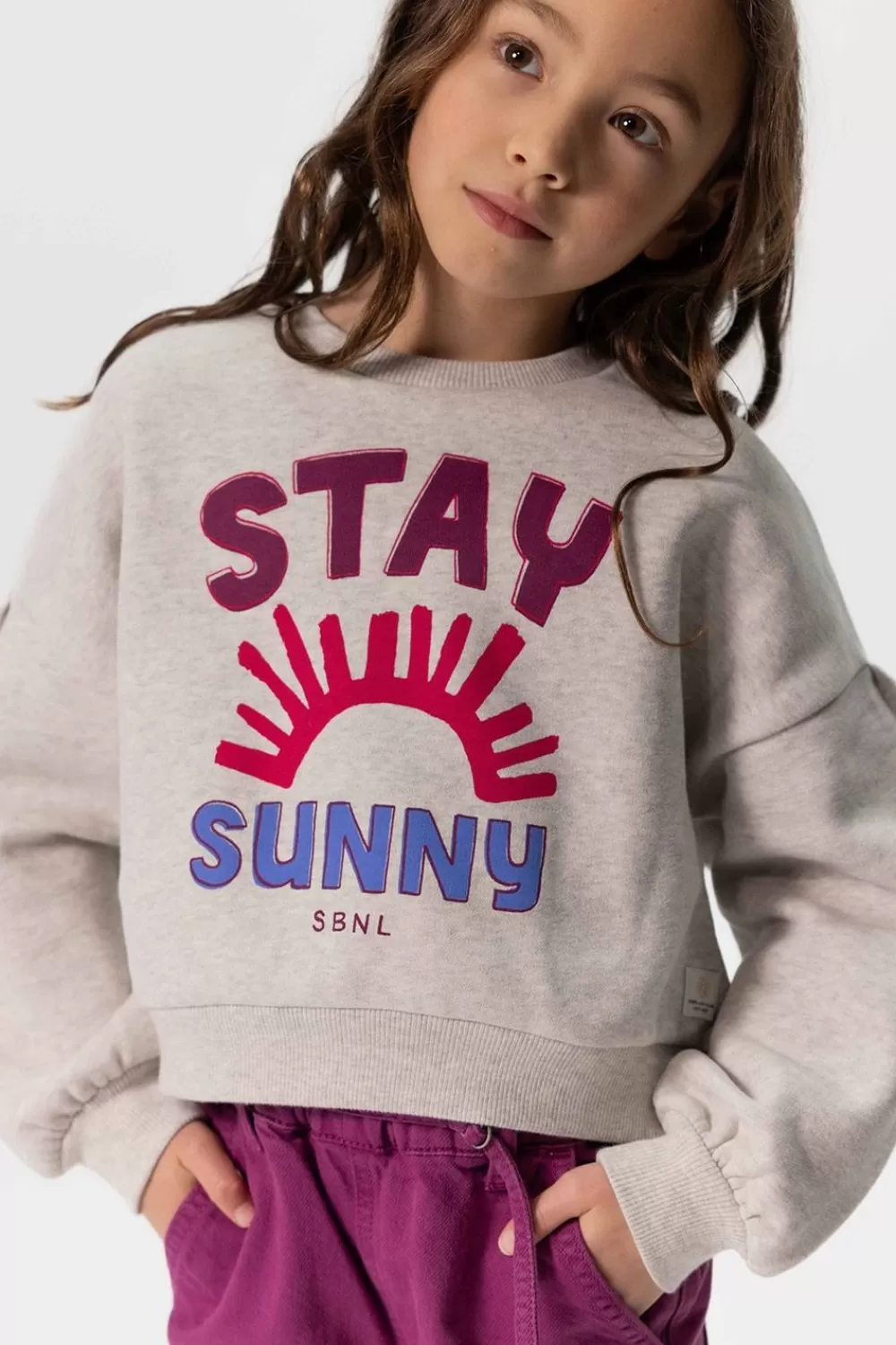 Kids Sissy-Boy Truien En Vesten>Lichtgrijze Sweater Met Lage Schouders En Artwork