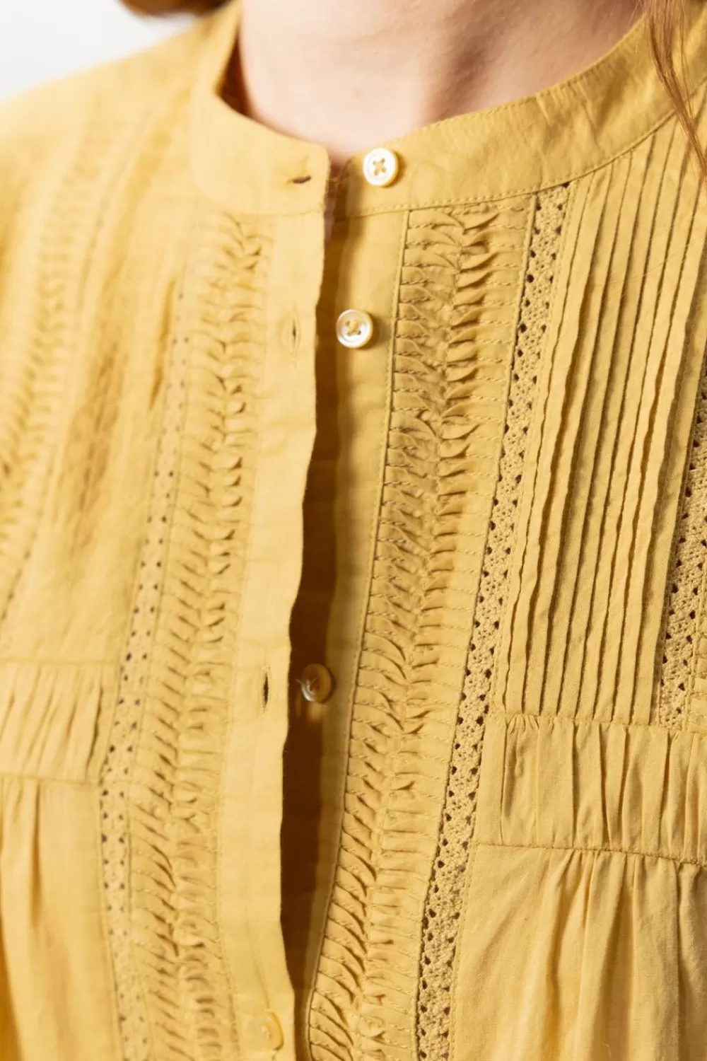 Dames Sissy-Boy Blouses>Mosterdgele Cropped Blouse Met Pintuck Details