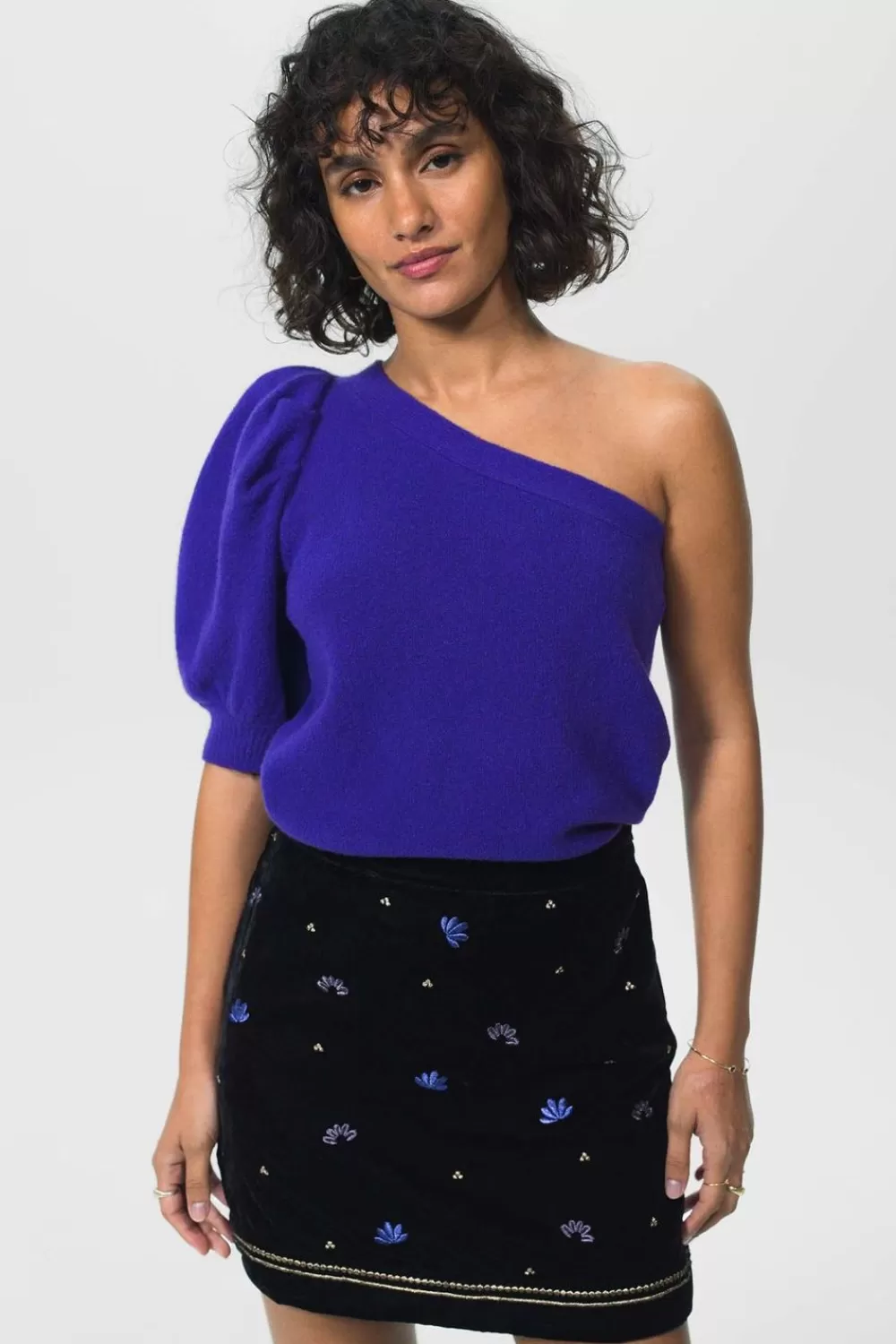 Dames Sissy-Boy Truien En Vesten>Paarse One Shoulder Trui Met Pofmouw