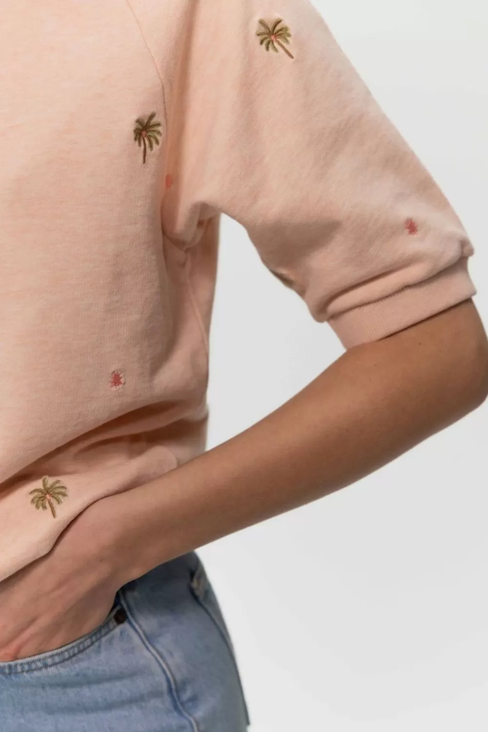 Dames Sissy-Boy Truien En Vesten>Pastel Oranje Sweater Met Palmboom Embroidery