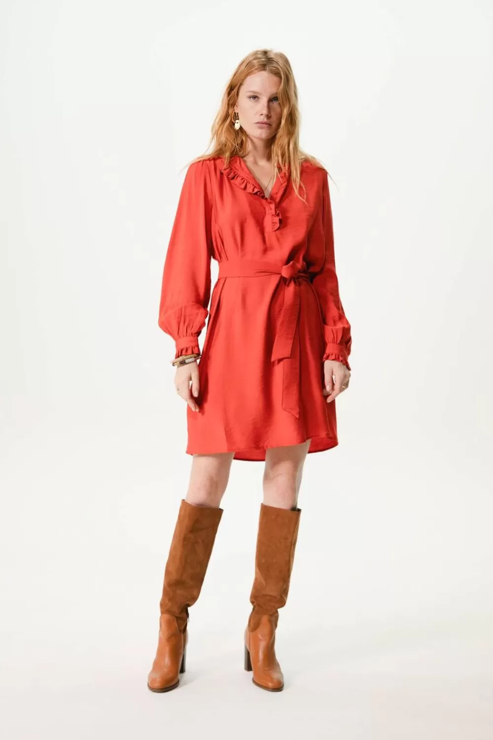 Dames Sissy-Boy Jurken>Rode Jurk Met Ruffles En Knoopsluiting