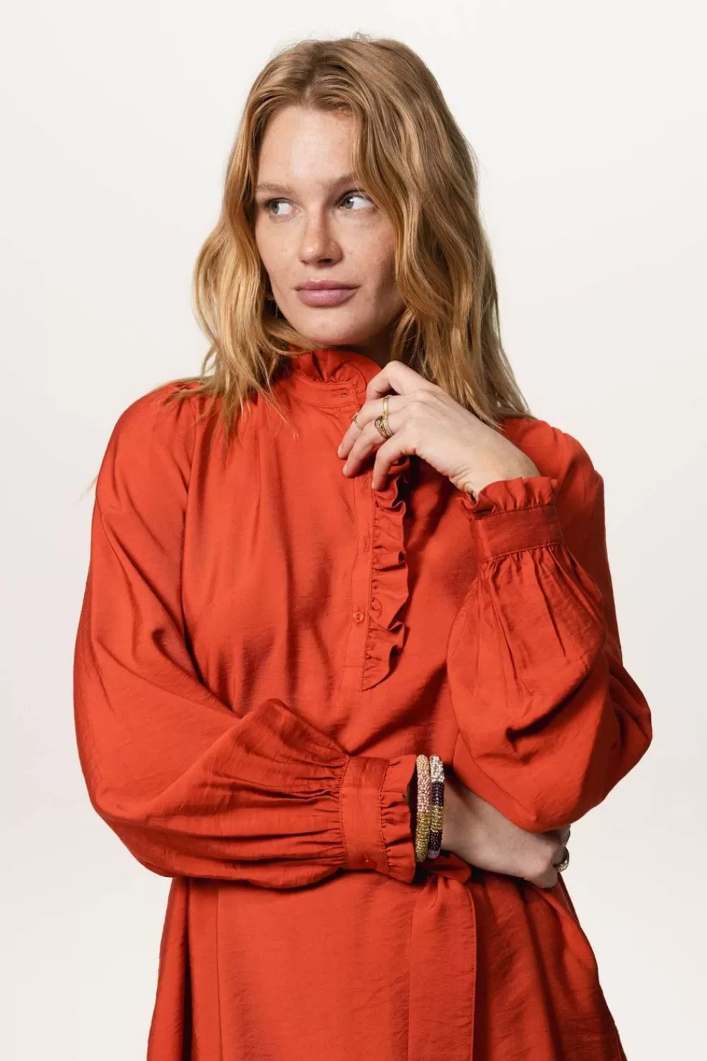 Dames Sissy-Boy Jurken>Rode Jurk Met Ruffles En Knoopsluiting