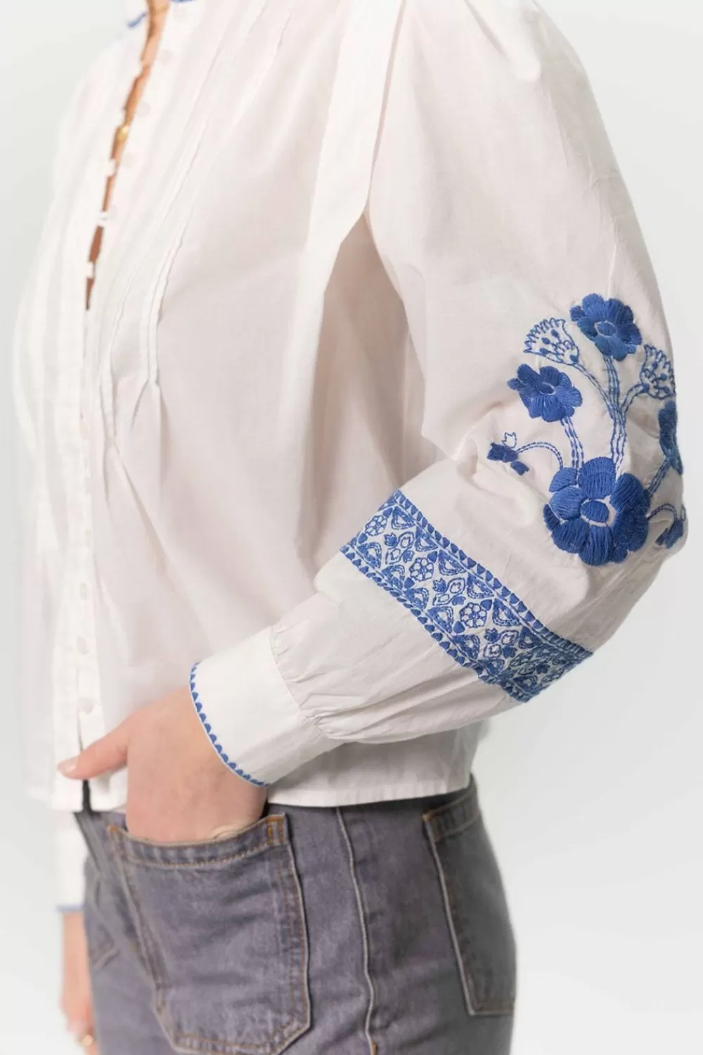 Dames Sissy-Boy Blouses>Te Blouse Met Blauwe Embroidery Details